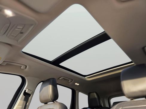 Used 2019 Ford Escape SEL image 9