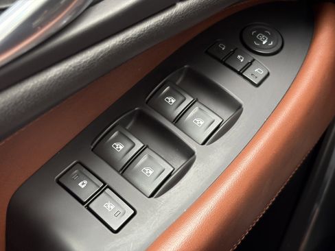 Used 2018 Cadillac Escalade Luxury image 32