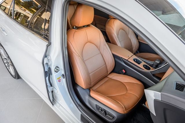 Used 2019 Toyota Avalon Limited FWD image 19
