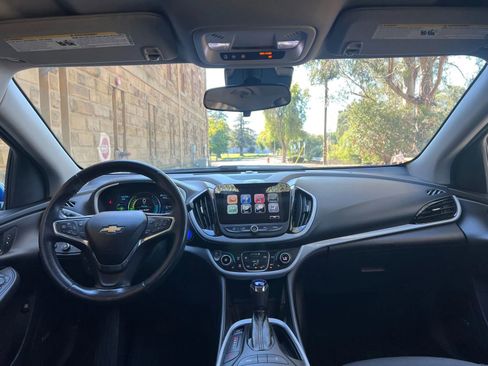 Used 2017 Chevrolet Volt LT w/ Comfort Package image 14