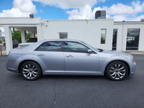 Used 2014 Chrysler 300 S w/ Luxury Group RWD image 6