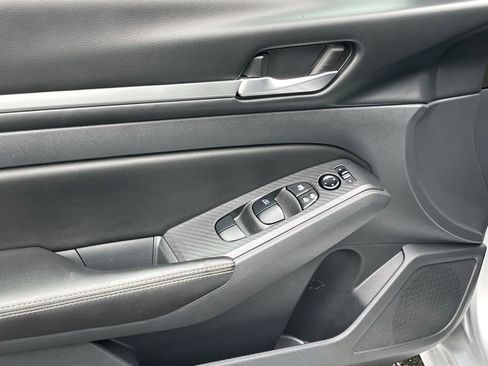 Certified 2021 Nissan Altima 2.5 SV w/ SV Premium Package image 12