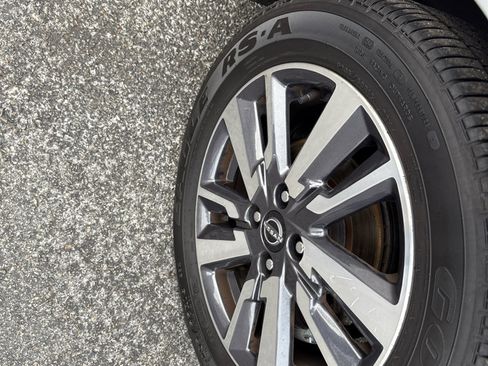 Used 2023 Nissan Versa SV image 11