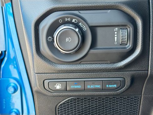 Used 2024 Jeep Wrangler Willys AWD/4WD image 34