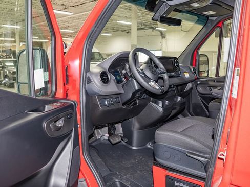 Used 2026 Mercedes-Benz Sprinter 2500 image 5