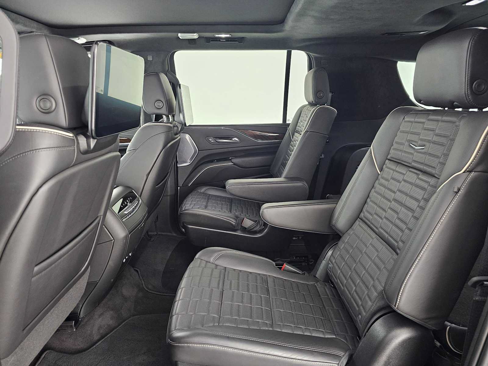 Certified 2024 Cadillac Escalade ESV Premium Luxury Platinum AWD/4WD image 19