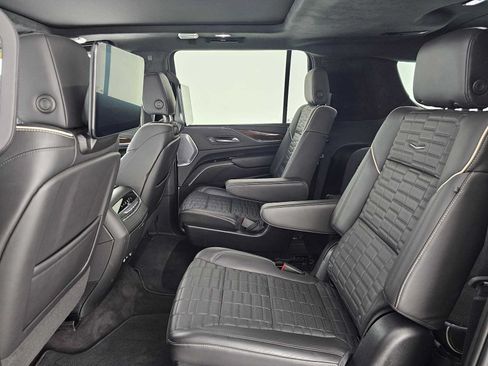 Used 2024 Cadillac Escalade ESV Premium Luxury Platinum AWD/4WD image 19