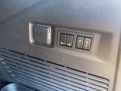 Used 2021 GMC Yukon SLT w/ SLT Premium Package image 33