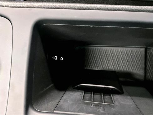 Certified 2025 Volkswagen Tiguan SE w/ Panoramic Sunroof Package image 37