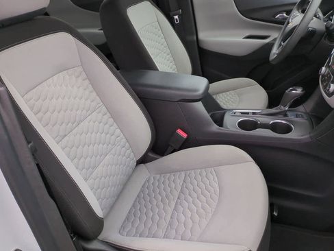 Used 2021 Chevrolet Equinox LS image 21