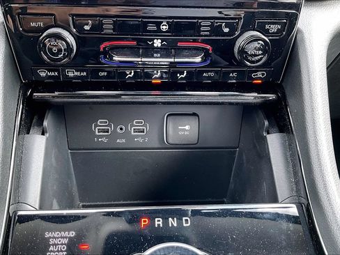 Used 2023 Jeep Grand Cherokee Limited AWD/4WD image 16