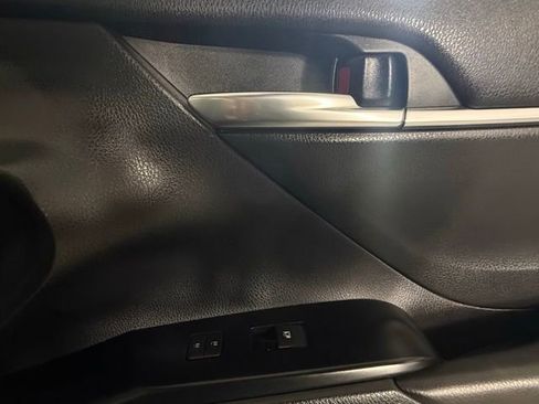 Used 2020 Toyota Camry SE FWD image 28