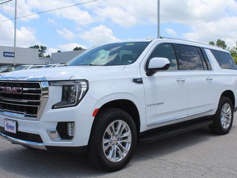 Used 2024 GMC Yukon XL SLT RWD image 2