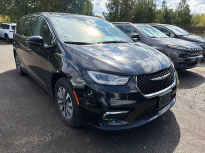 Used 2024 Chrysler Pacifica Limited