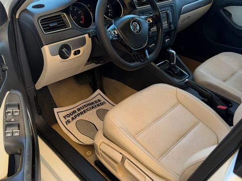 Used 2015 Volkswagen Jetta SE FWD image 6