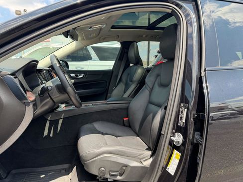 Used 2024 Volvo XC60 B5 Plus AWD/4WD image 11