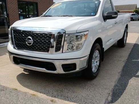 Used 2018 Nissan Titan SV RWD image 1