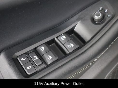 Used 2023 Jeep Grand Cherokee Altitude AWD/4WD image 19
