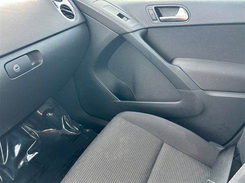 Used 2017 Volkswagen Tiguan Limited w/ Premium Package image 22