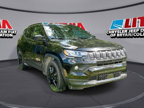 Used 2022 Jeep Compass Latitude FWD image 1
