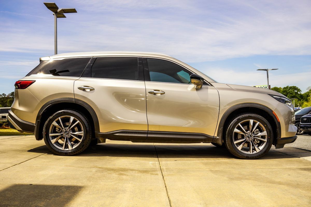 Certified 2023 INFINITI QX60 Luxe w/ Cargo Package AWD/4WD image 7
