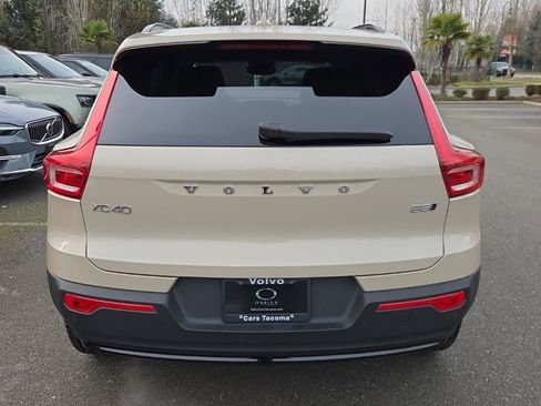 Certified 2025 Volvo XC40 B5 Plus w/ Climate Package image 12