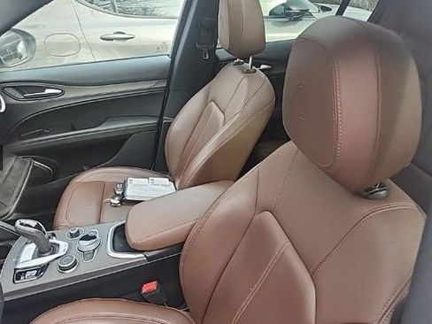 Used 2023 Alfa Romeo Stelvio Ti image 3