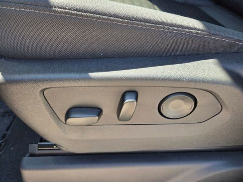 Used 2025 Chevrolet Silverado 1500 Custom Trail Boss w/ Dark Appearance Package image 7