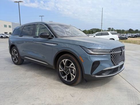 Used 2025 Lincoln Nautilus Premier image 1