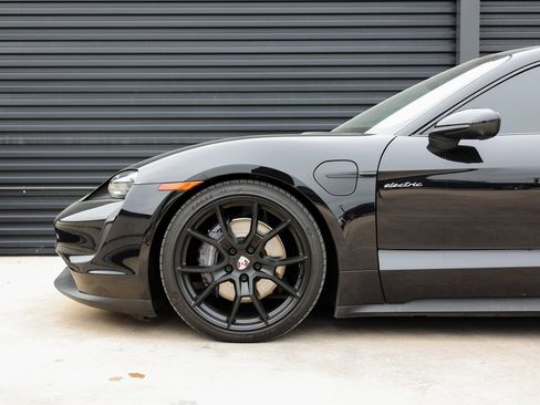 Certified 2023 Porsche Taycan image 11