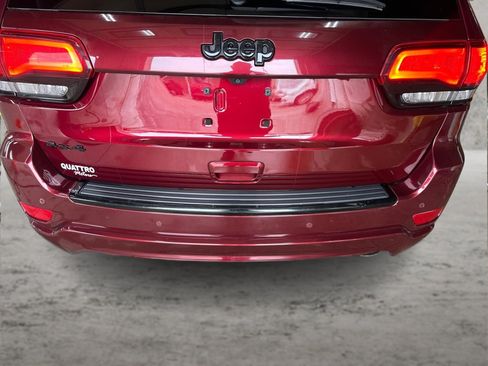 Used 2017 Jeep Grand Cherokee Altitude AWD/4WD image 14