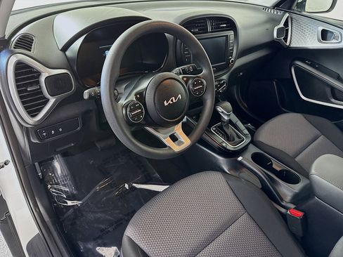 Used 2025 Kia Soul LX w/ LX Technology Package FWD image 22