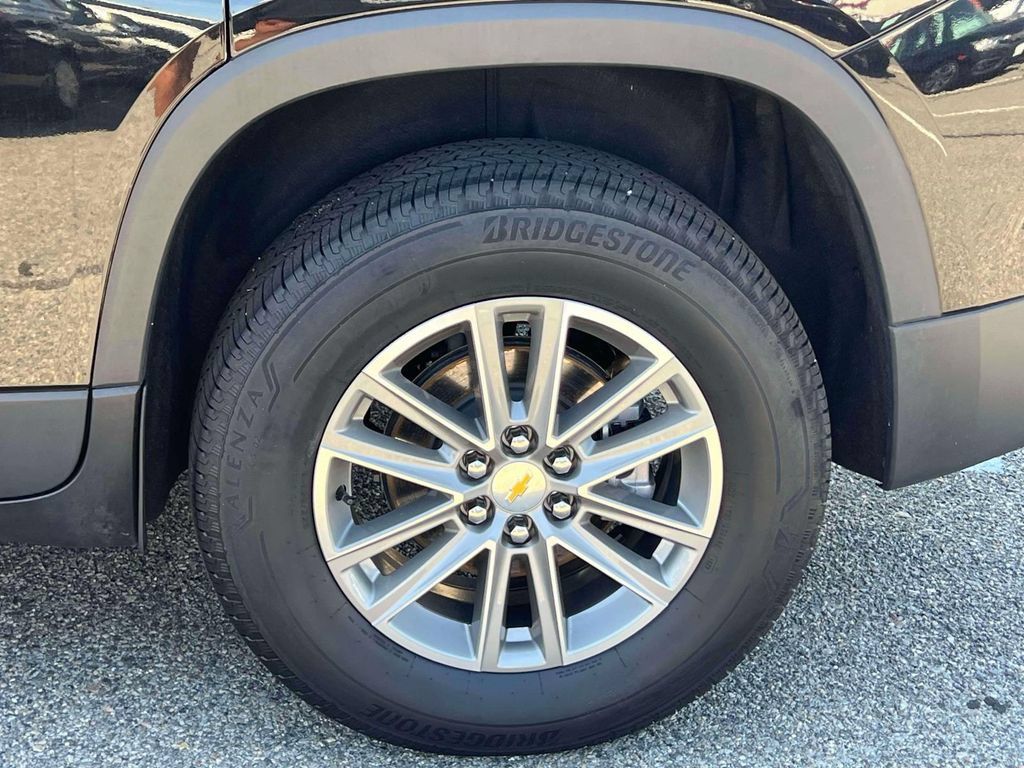 Used 2023 Chevrolet Traverse LT AWD/4WD image 9