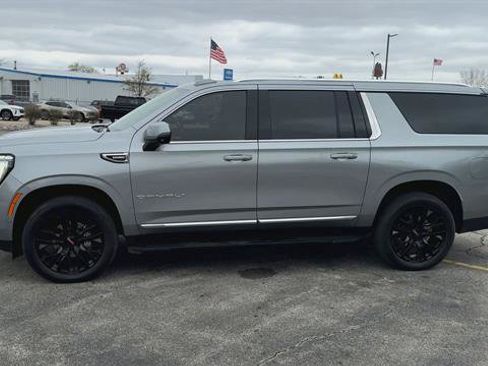 Used 2025 GMC Yukon XL Denali w/ Advanced Technology Package AWD/4WD image 5