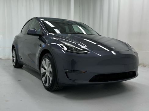 Used 2023 Tesla Model Y Long Range image 2