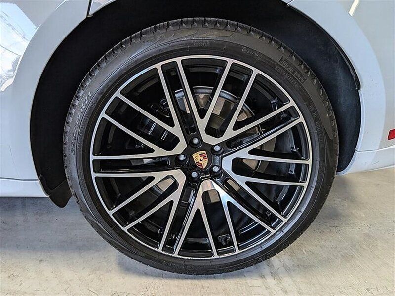 Used 2024 Porsche Macan GTS w/ Sport Chrono Package AWD/4WD image 14