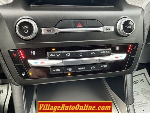 Used 2020 Ford Explorer XLT w/ Comfort Package image 22