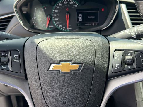 Used 2019 Chevrolet Trax LT w/ LT Convenience Package AWD/4WD image 27