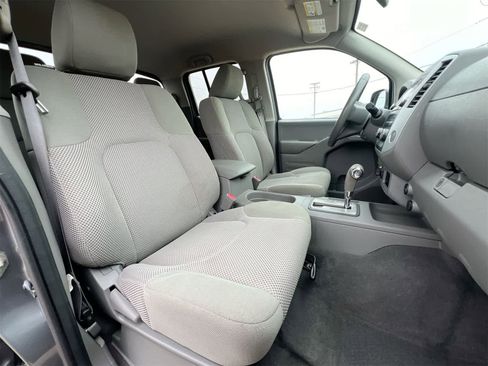 Used 2018 Nissan Frontier SV image 21