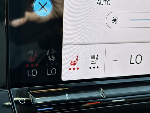 Used 2025 Volkswagen Atlas SE image 18