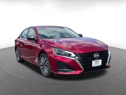 Used 2025 Nissan Altima 2.5 SV image 3