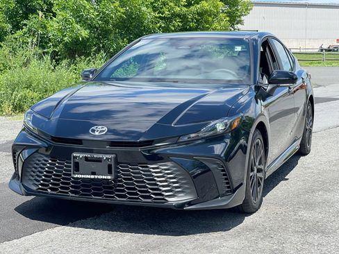 Used 2026 Toyota Camry SE FWD image 13