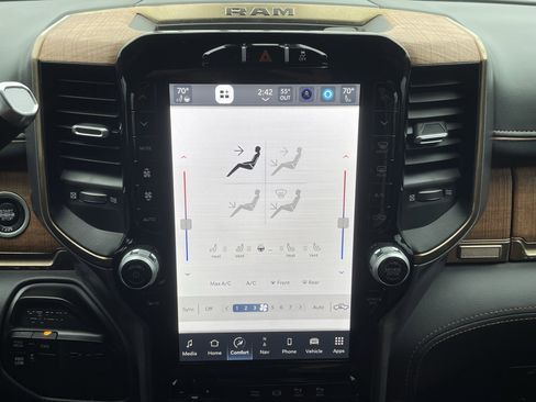 Used 2024 RAM 2500 Limited image 27