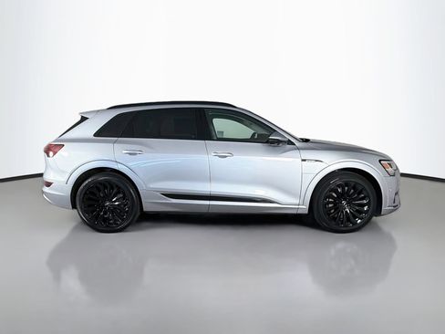 Used 2019 Audi e-tron Prestige w/ Prestige Package AWD/4WD image 8