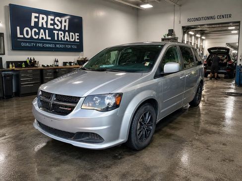 Certified 2016 Dodge Grand Caravan SE FWD image 1