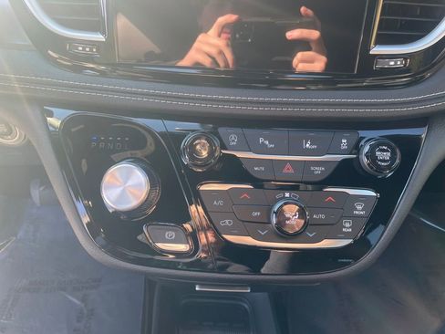 New 2026 Chrysler Pacifica Select image 15