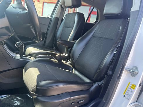 Used 2022 Chevrolet Trax LT w/ Driver Confidence Package AWD/4WD image 9