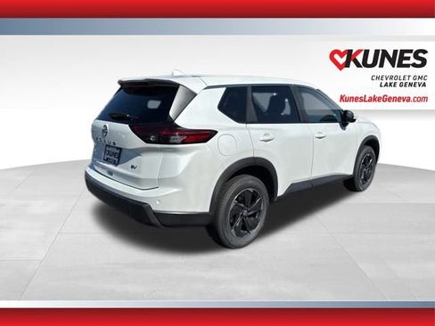 Used 2024 Nissan Rogue SV image 4