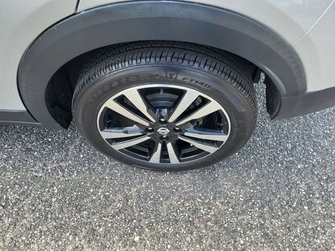 Used 2020 Nissan Kicks SV image 6