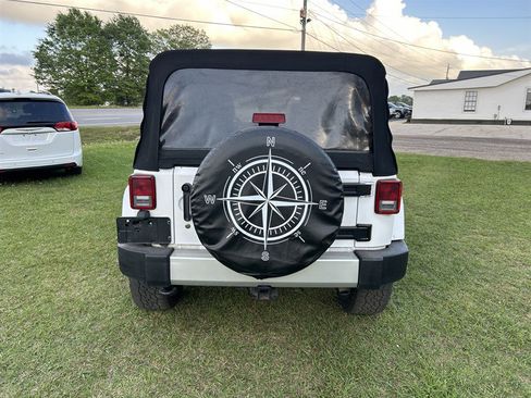 Used 2013 Jeep Wrangler Unlimited Sahara w/ Connectivity Group image 7